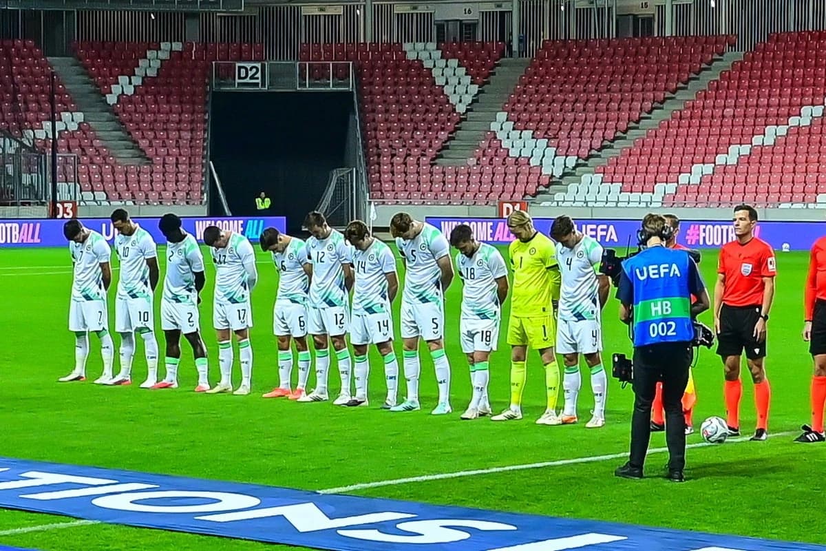 Ireland players make protest against Israel by lowering heads during national anthem