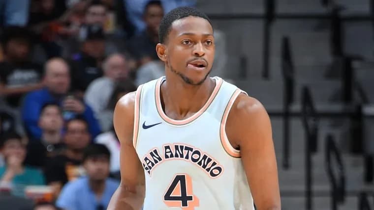 Is De'Aaron Fox playing tonight in Game 3 vs. Thunder? Game status for Spurs star