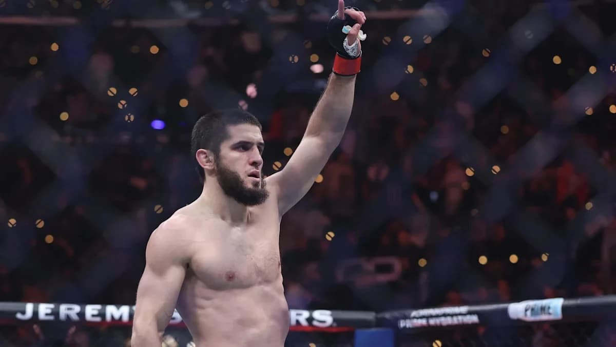 Islam Makhachev Praised by UFC Legend Cain Velasquez