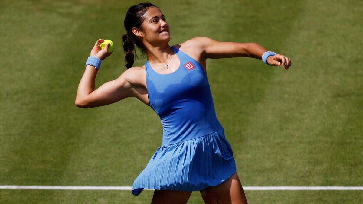‘It was insane’ — Emma Raducanu overcomes a bizarre flypast delay and injury scare to reach Queen’s