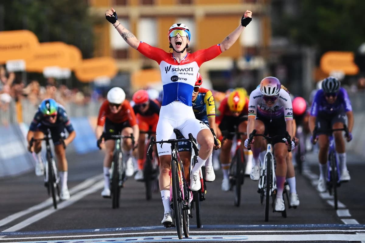 'It would be amazing to win in the maglia rosa' – Lorena Wiebes eyes second stage win after dominant