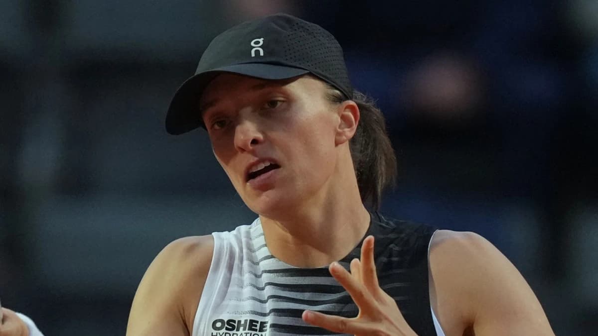 Italian Open: Iga Swiatek breezes past Naomi Osaka as Jannik Sinner takes a step closer to career Go