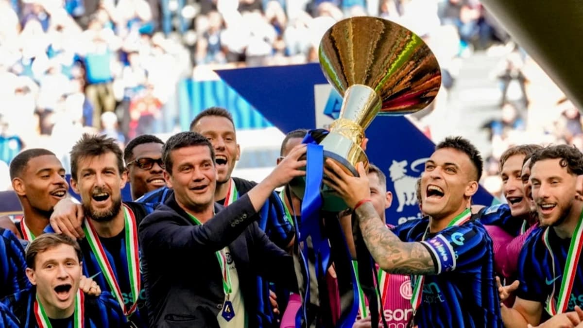 Italienii s-au înclinat din nou în fața lui Cristi Chivu! A fost ales antrenorul sezonului în Serie
