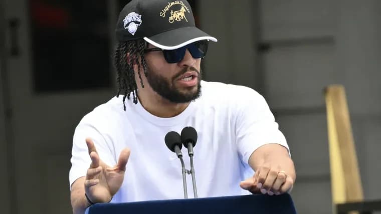 Jalen Brunson sends loud message to detractors at Knicks championship parade