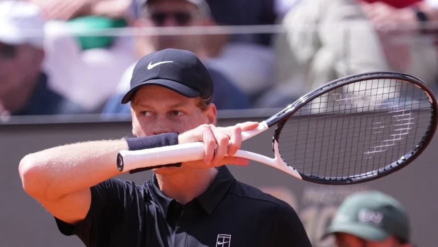 Jannik Sinner a egalat recordul uriaş al lui Novak Djokovic şi e în sferturi, la Roma