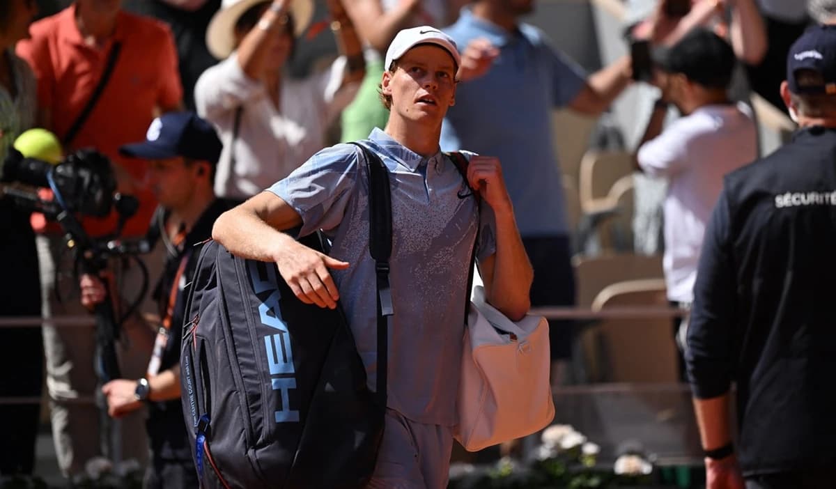 Jannik Sinner, eliminare ȘOCANTĂ la Roland Garros! Cine a produs surpriza anului în tenis