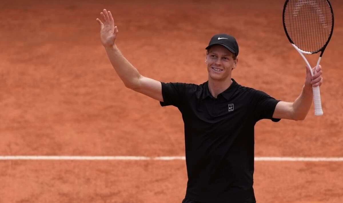 Jannik Sinner s-a calificat în finala de la Roma. Victorie în semifinala cu Daniil Medvedev, care s-