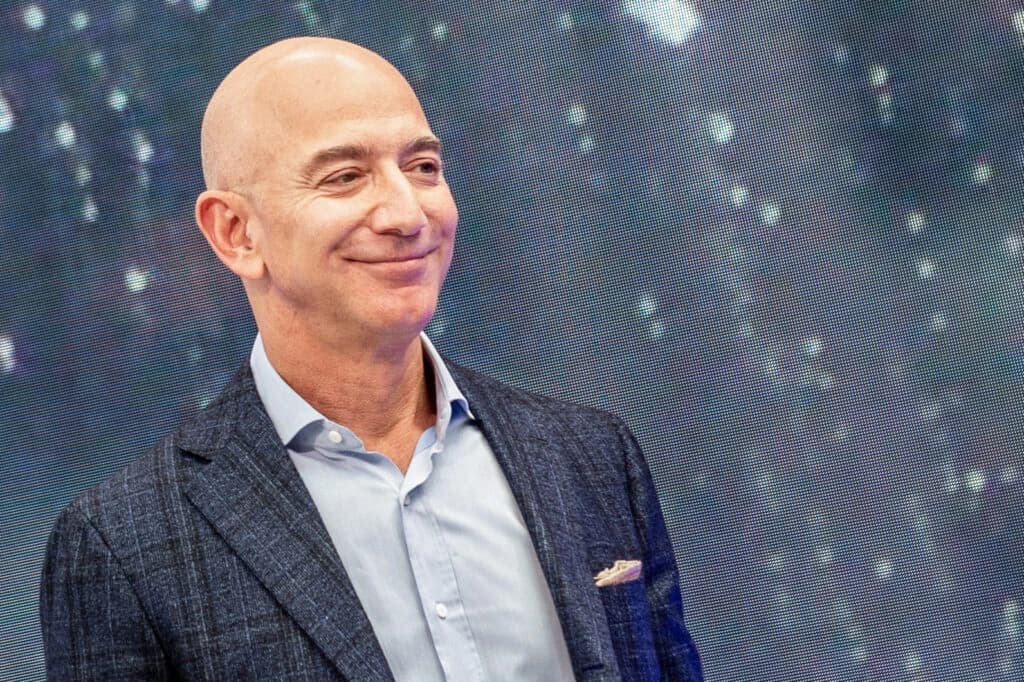 Jeff Bezos intră în fotbalul englez. Miliardarul devine acționar la Liverpool