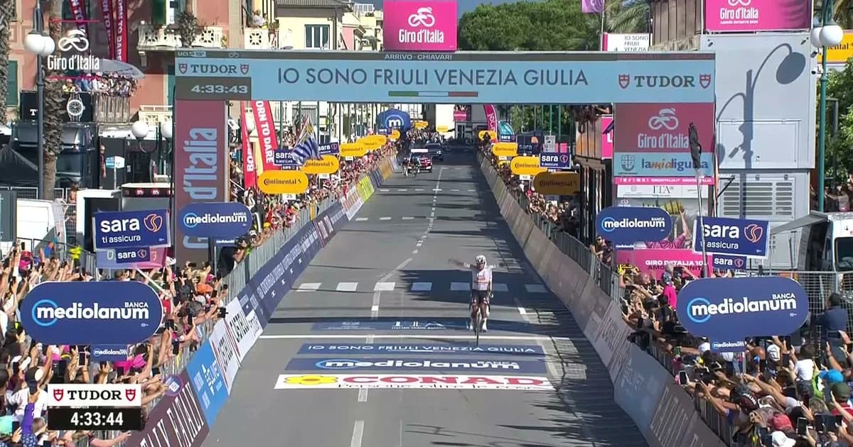 Jhonatan Narvaez, hattrick în Giro 2026! Ecuadorianul s-a impus la un sprint în doi în etapa a 10-a
