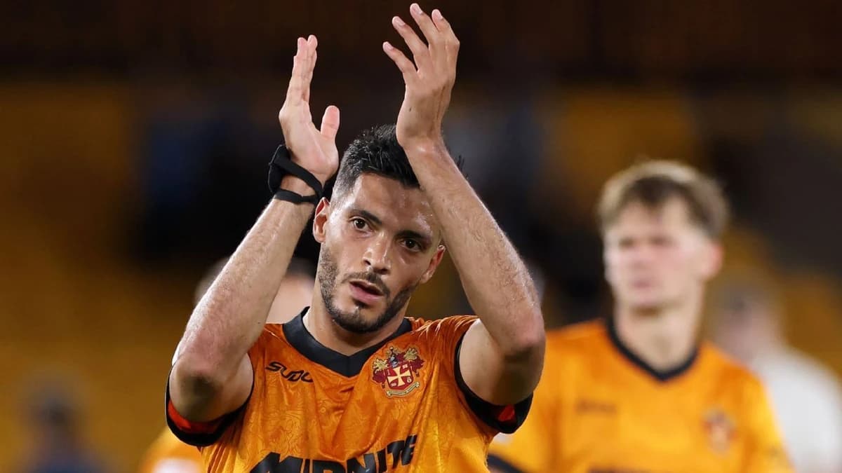 Jiménez gives Wolves late draw in hero's return