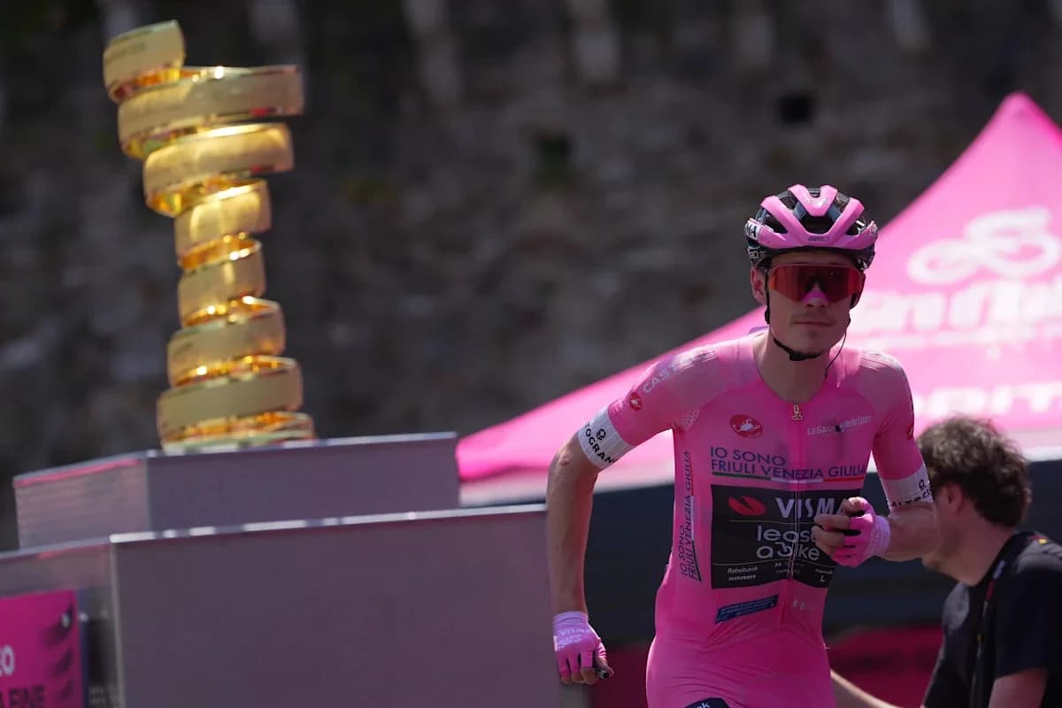 Jonas Vingegaard storms to a fourth Giro summit win, stretching his lead past 4 minutes