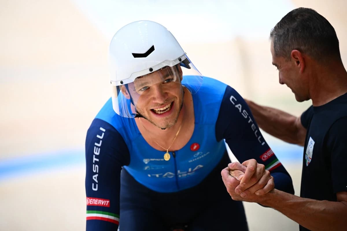 Jonathan Milan smashes individual pursuit world record at Track World Championships