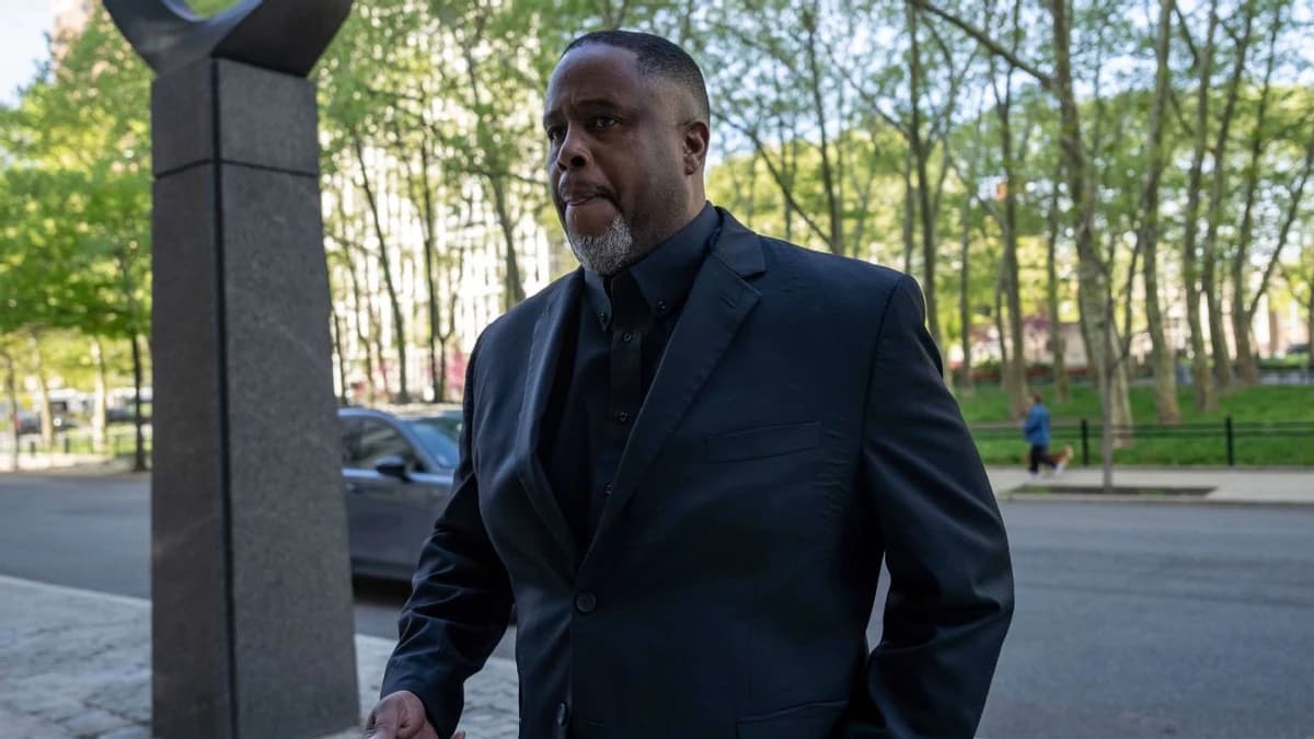 Jones 1st to plead guilty in NBA gambling case