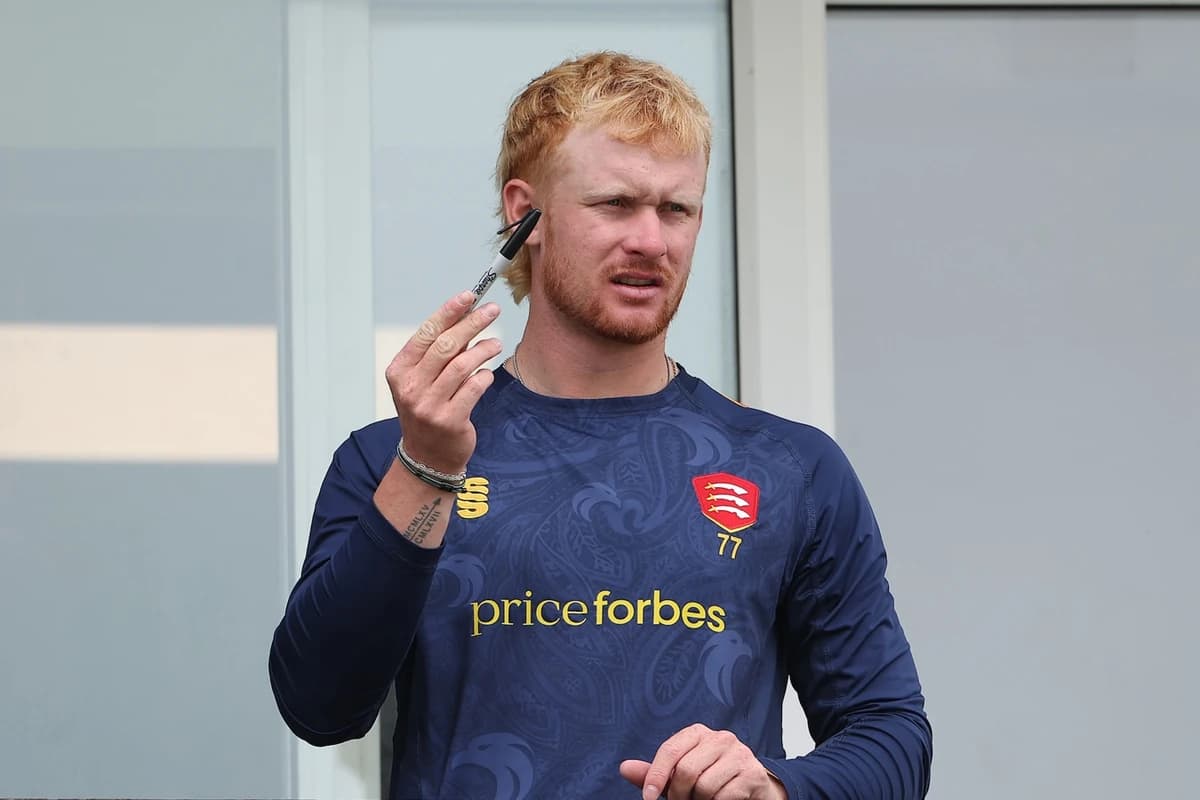 Jordan Cox Signs New Essex Deal