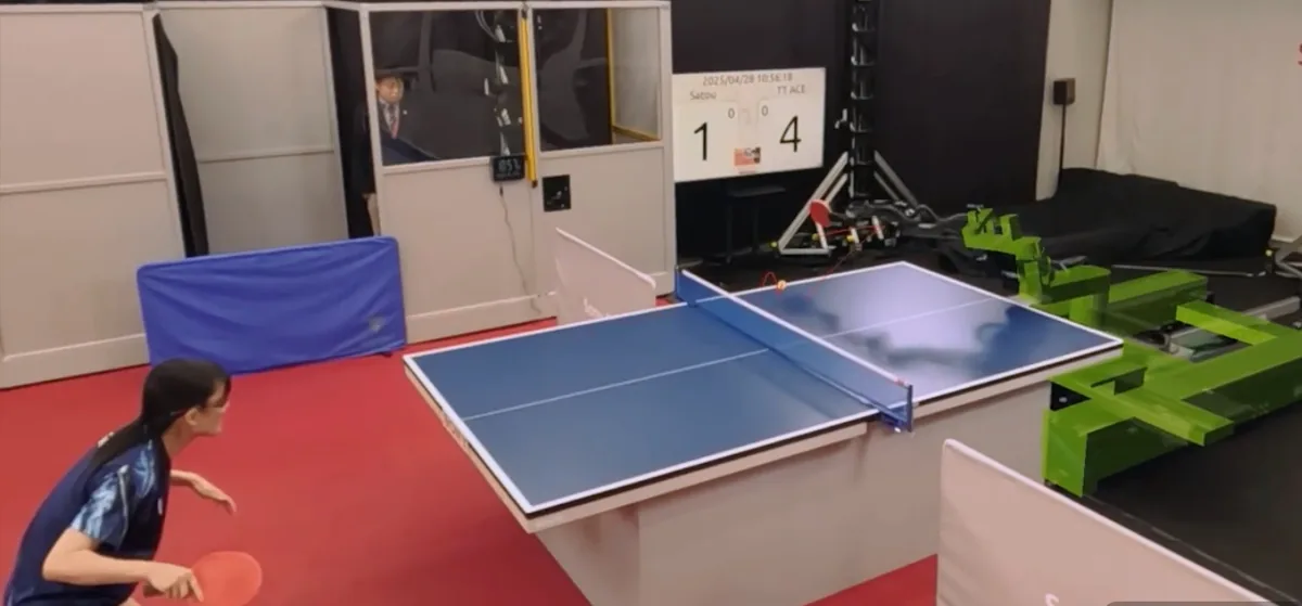 Jucătorii profesioniști de tenis de masă, provocați la un meci de un robot. „Ace” învață…