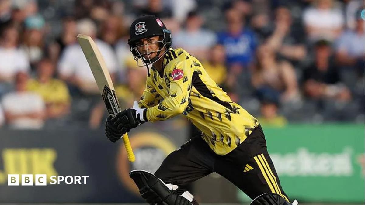 Kamran Dhariwal: Gloucestershire batter signs new contract