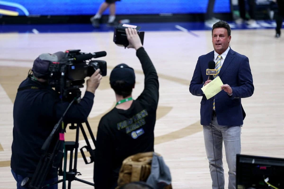 Karl Ravech, Tom Pelissero among ESPN layoffs in latest round of cuts: Sources - The Athletic