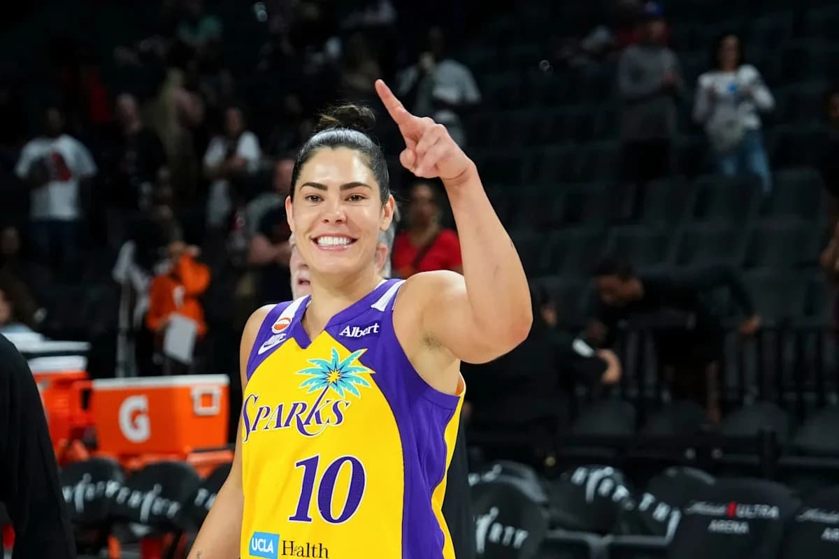 Kelsey Plum continues WNBA-leading scoring tear against former team