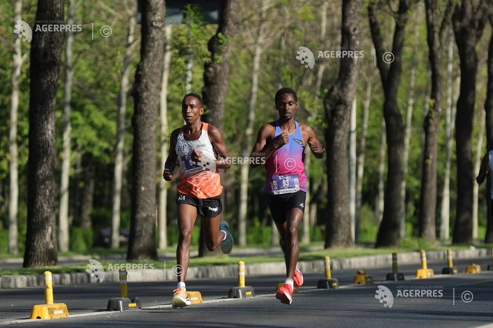 Kenyanul Derrick Njoroge și ugandeza Ester Chekwemoi au câștigat Semimaratonul internațional 'Consta