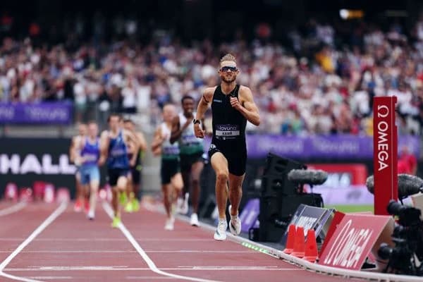 Kerr breaks world mile record with 3:42.66 in London