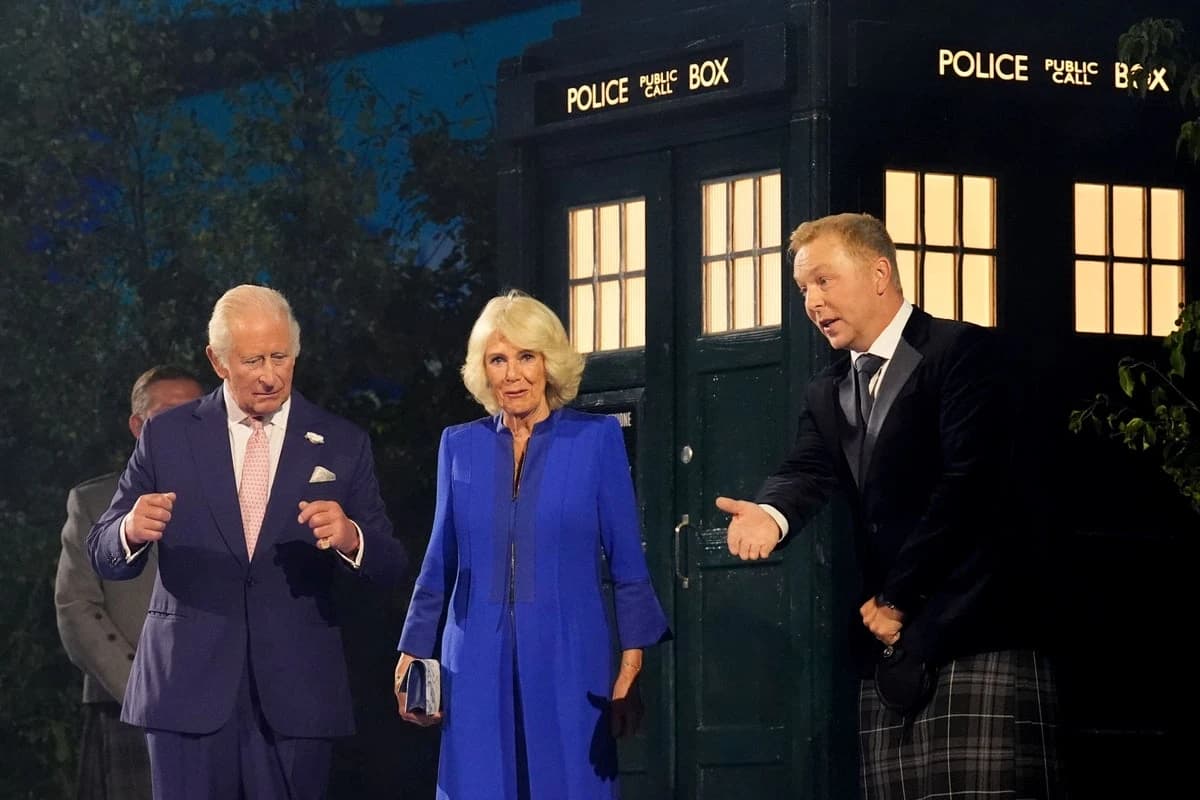 King and Queen arrive in Tardis as Commonwealth Games regenerate in Glasgow