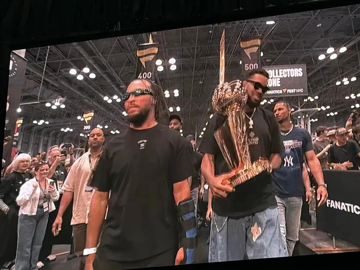 Knicks bring NBA trophy to Fanatics Fest, a Justin Bieber sighting and more. 5 takeaways