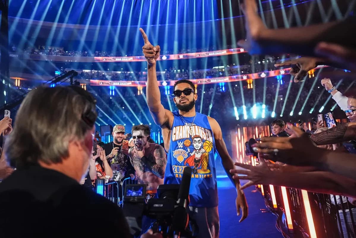 Knicks stars Jalen Brunson, Karl-Anthony Towns steal the show at WWE's Saturday Night's Main Event a