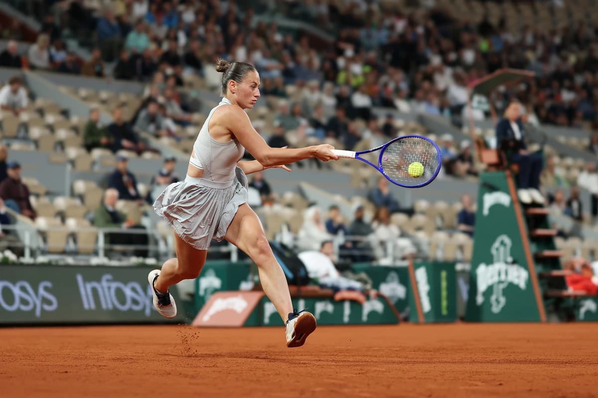 Kostyuk beats Svitolina to make Roland Garros semifinals in historic Ukrainian showdown