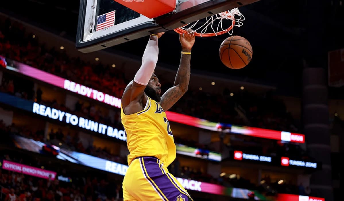 LA Lakers, victorie dramatică în fața lui Houston Rockets. LeBron&Co., la un meci distanță de semifi
