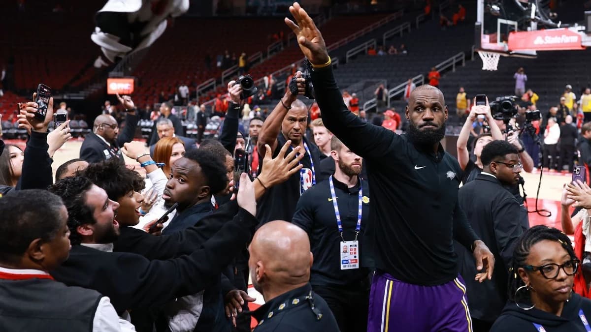 Lakers blow out Rockets, advance to face Thunder
