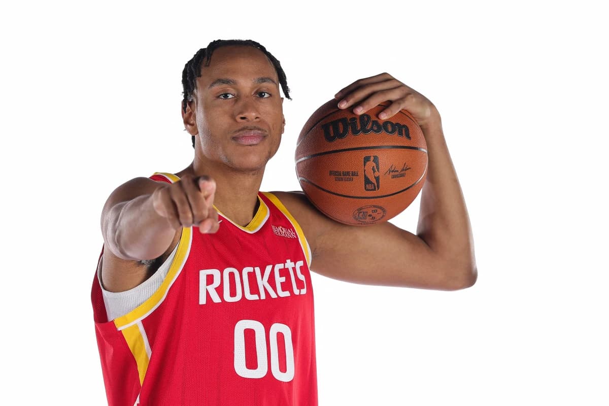Lakers sign new center, waive another big man in pair of roster moves