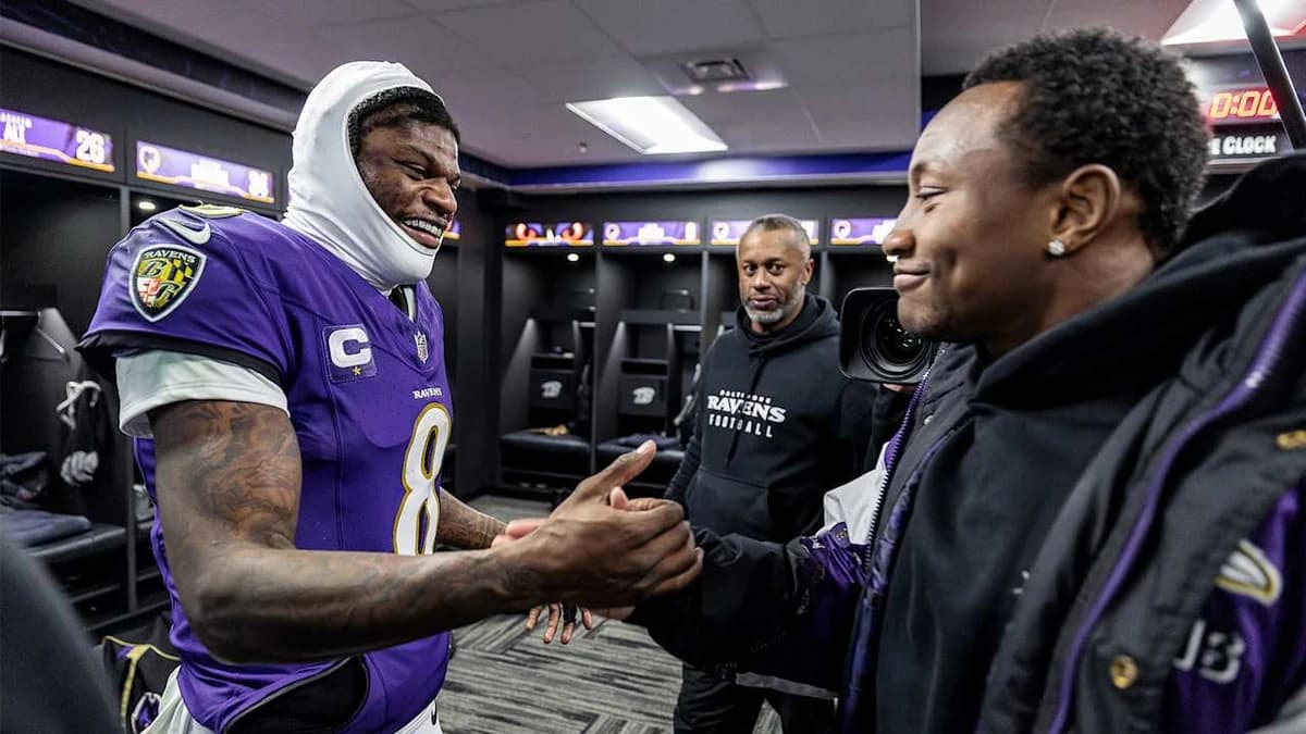 Lamar Jackson in Phenomenal Shape After Offseason Boxing With Zay Flowers