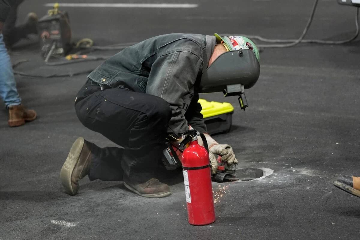 Las Vegas Grand Prix settle 2023 class action lawsuit loose water cover incident