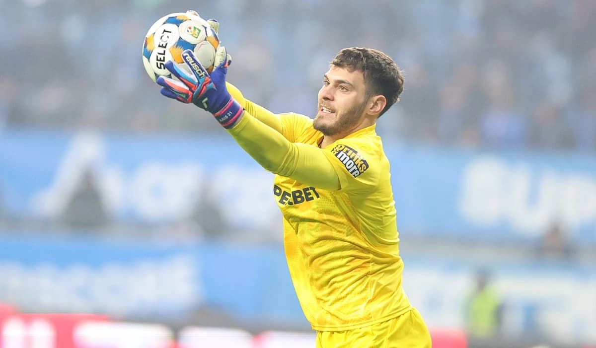 Laurenţiu Popescu a apărat două penalty-uri şi e convins că Universitatea Craiova poate face eventul