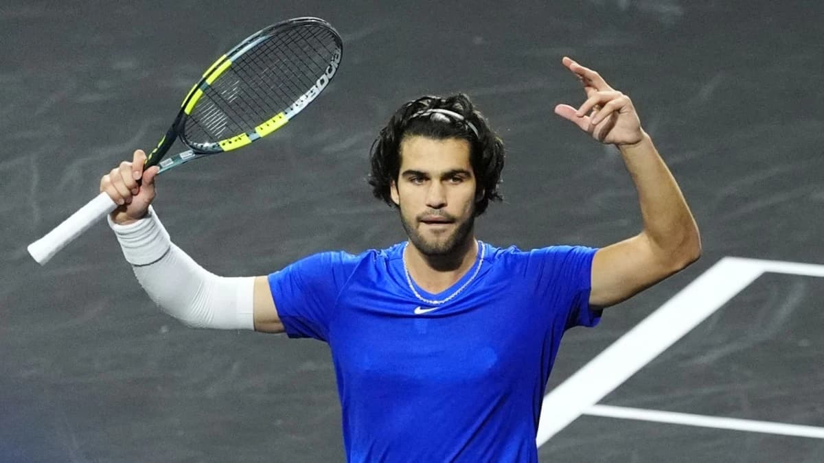Laver Cup: Carlos Alcaraz beats Taylor Fritz in thrilling final set tiebreak as Team Europe edge in