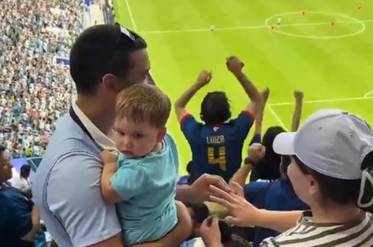 Le-a stricat cel mai fericit moment » Ce replică a primit un fan care și-a cerut iubita de soție pe