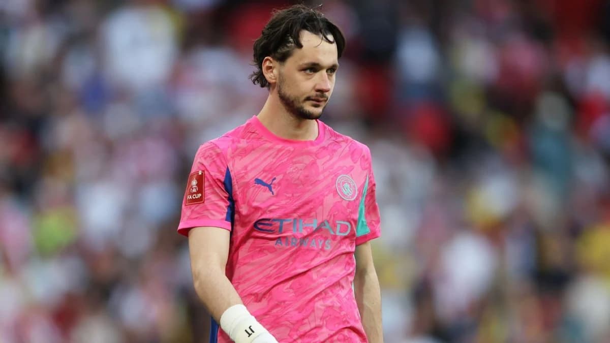 Leeds complete Trafford signing from Man City