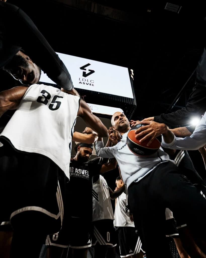 Legenda baschetului francez Tony Parker, debut cu victorie în Euroligă pe banca echipei Asvel. După