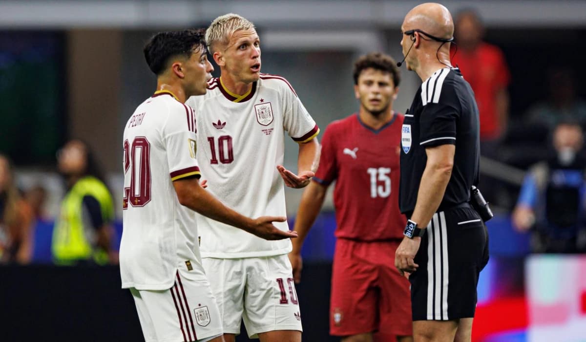 Legendarul arbitru s-a retras la 47 de ani! A condus ultimul meci din carieră chiar la Cupa Mondială