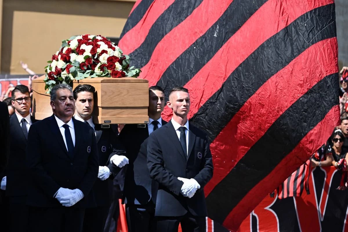 Legendarul Franco Baresi a fost înmormântat. Mii de fani, foști colegi și celebrități l-au purtat pe