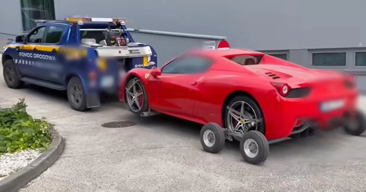 Liderul "mafiei nepoţilor", prins după luni de fugă în Barcelona. Ferrari-ul său de peste 234.000 €,