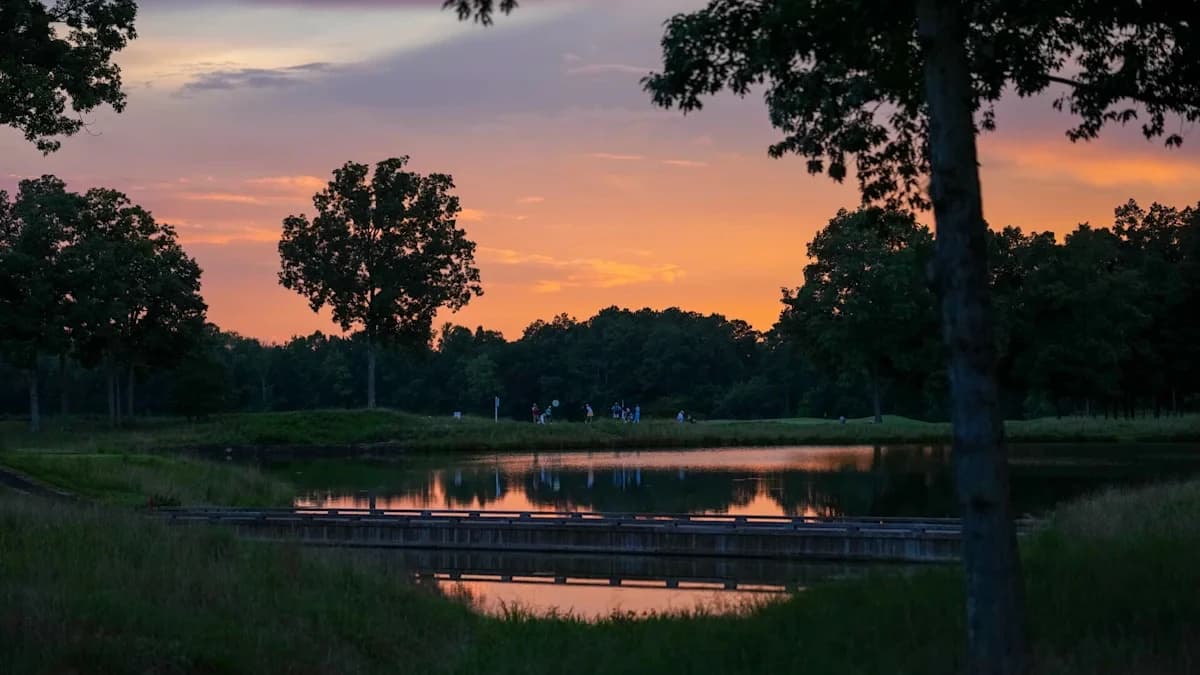 Lightning strikes tree as severe weather delays U.S. Women's Amateur again