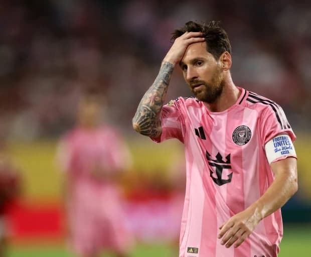 Lionel Messi, amendat după ce a lovit un adversar în față. Gestul care a trecut neobservat de arbitr