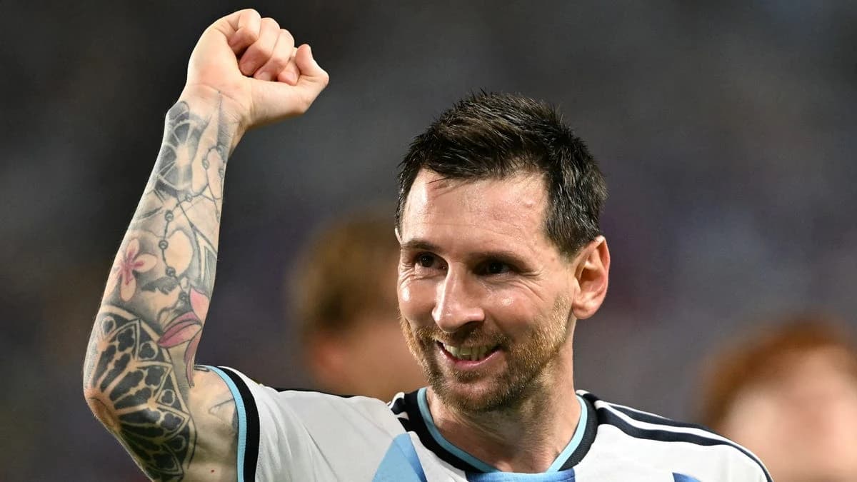 Lionel Messi announces Argentina retirement