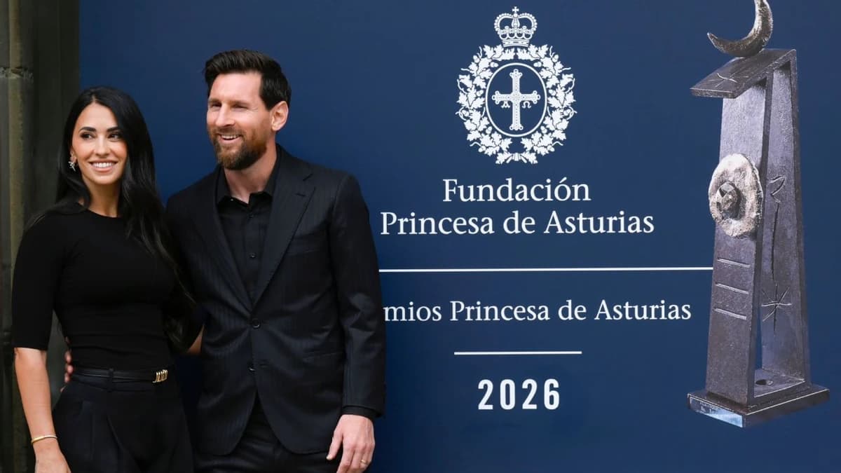 Lionel Messi greets fans in Spain before Princess of Asturias honor