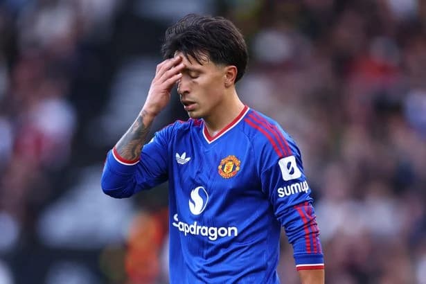 Lisandro Martinez makes Man United apology after meeting with Michael Carrick and club chiefs