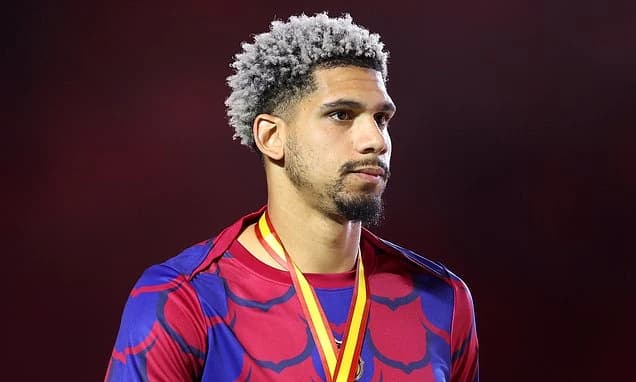 Liverpool agree surprise loan move for Barcelona captain Ronald Araujo as Andoni Iraola looks to bol