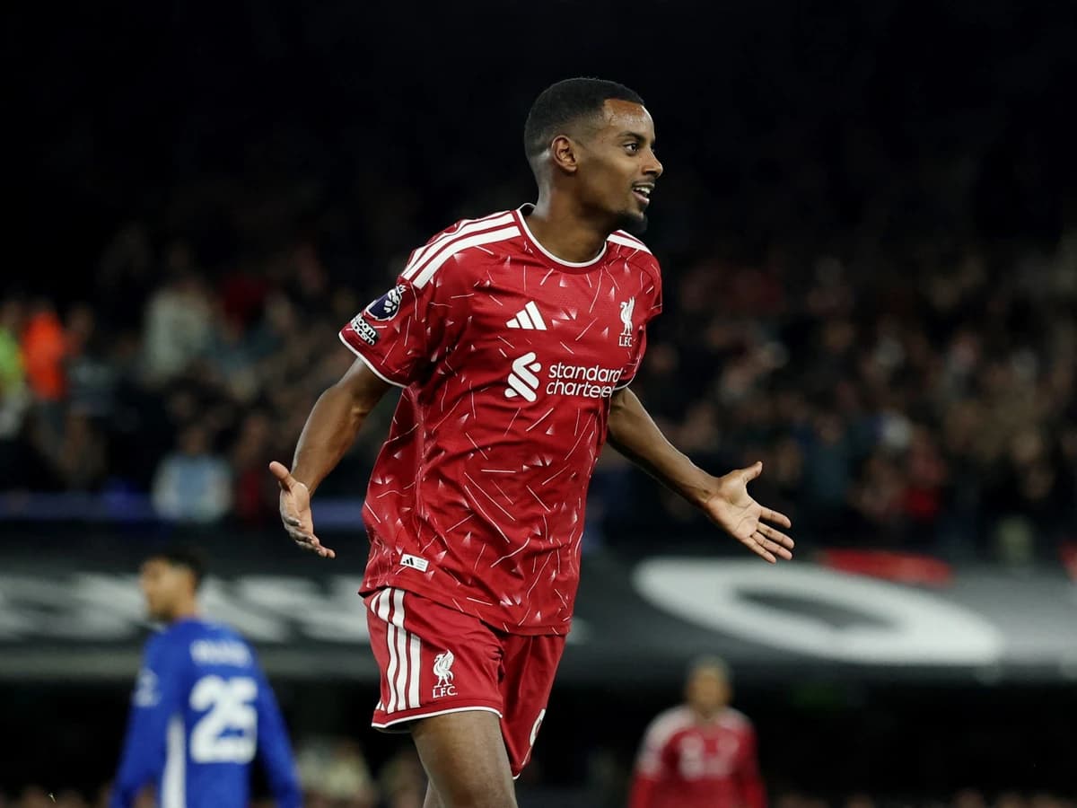 Liverpool beat Ipswich as Isak goals hand Iraola first Premier League win