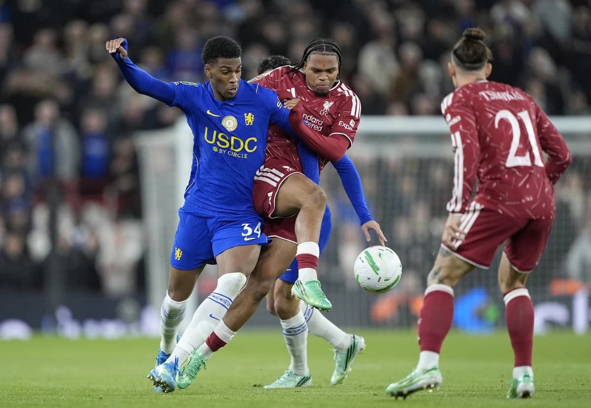 Liverpool trece de Chelsea în Cupa Ligii Angliei după dramatismul de la loviturile de departajare