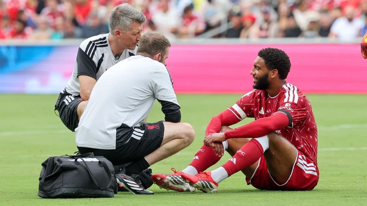 Liverpool's Gomez to miss start of Prem season